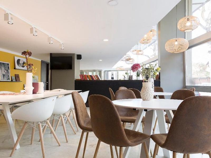 9C9D93DFEDC31A5D00043BEC330D21AE