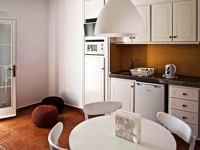 AB3CAB16D23045565C78B76984E18159