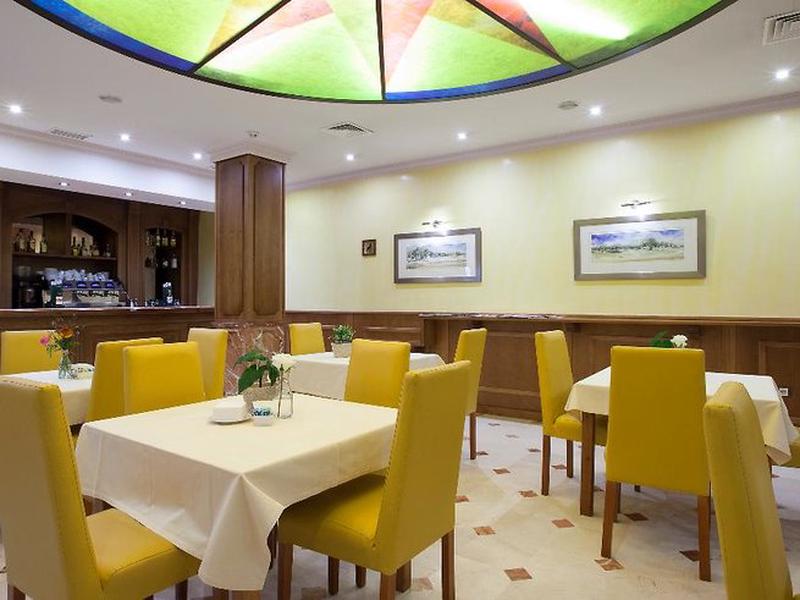 8B3303E7B46257CB4016F6C5A8F0C4EE