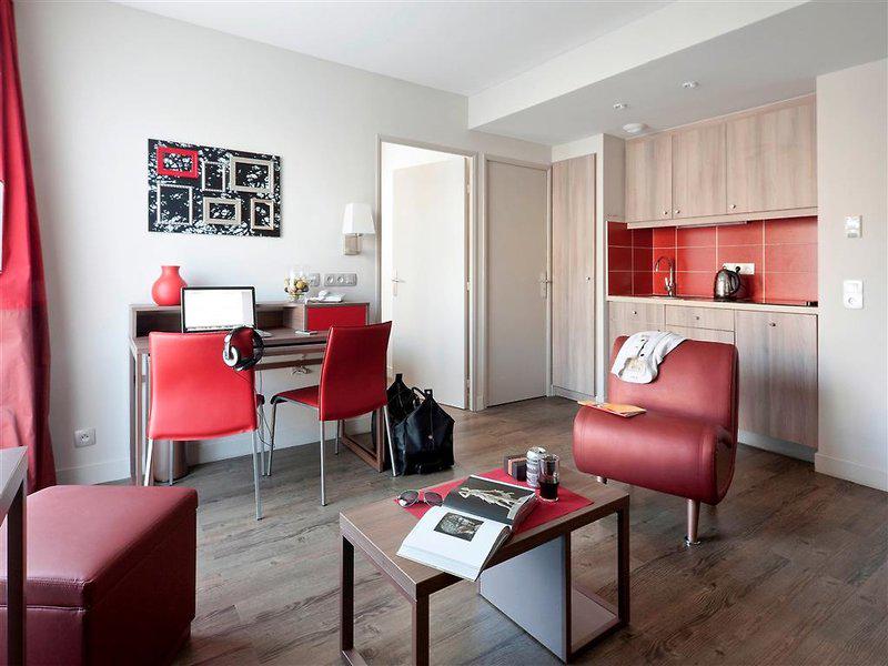 B773DD26F9C1D13939412A684B3CE67C