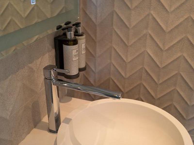 338B18B29A43A8B5C953B81343D117AE