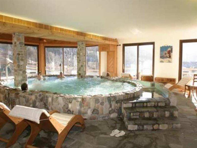 ACB0334BDFEF749D34372DC16FAED176