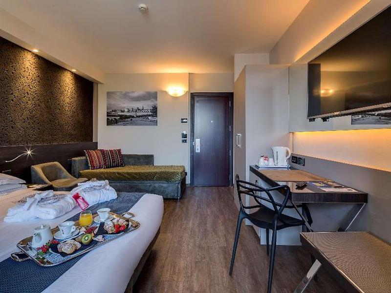 526EC514707F30BF7D7B9EF35ECABD00