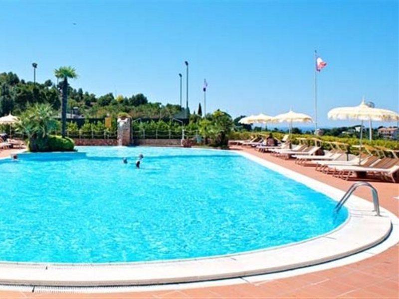 303A0F7BB7AAEF23079A8598B361A45F