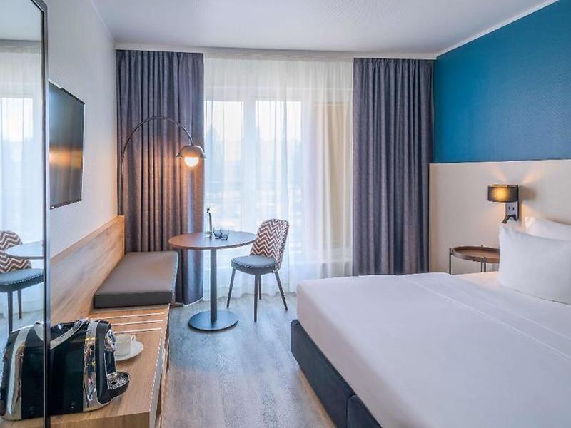 B051AAB2B2443CA0928E63ABA1EB570F