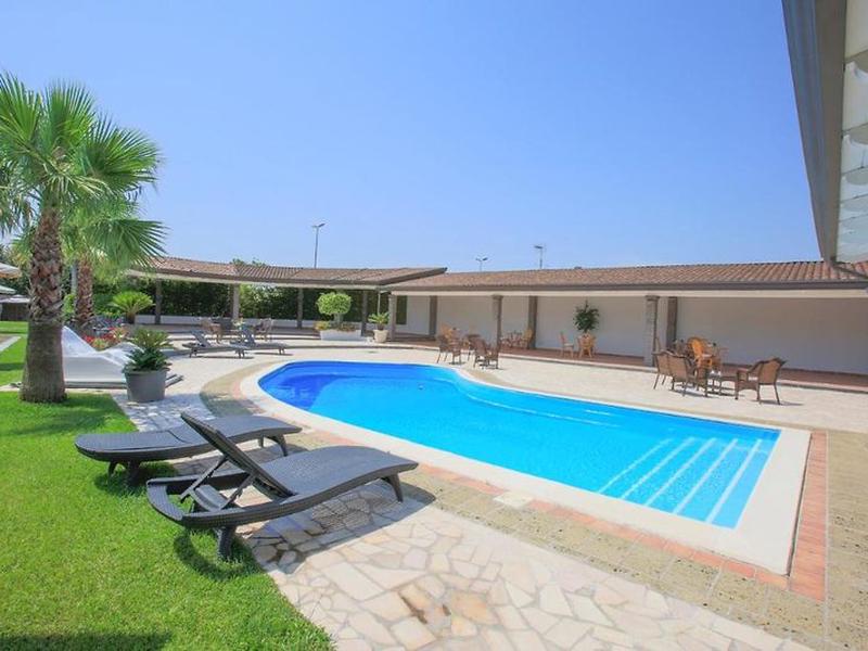 23B58B0F9C93A67824F7026D8EADE756