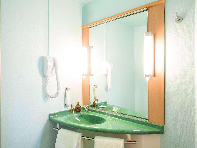 0408B877438C3B2B694F3499CFFD948C