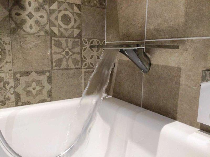 3CBA1B4910F0B91EF5C150668708F04A