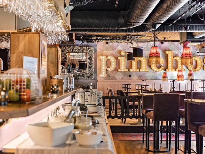 29A5CC6FE153BE94AE6FBD70CBFD4EB2