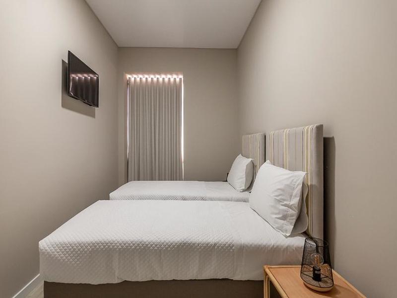 B7AE37AEABA64E1E6629A86457B242AC