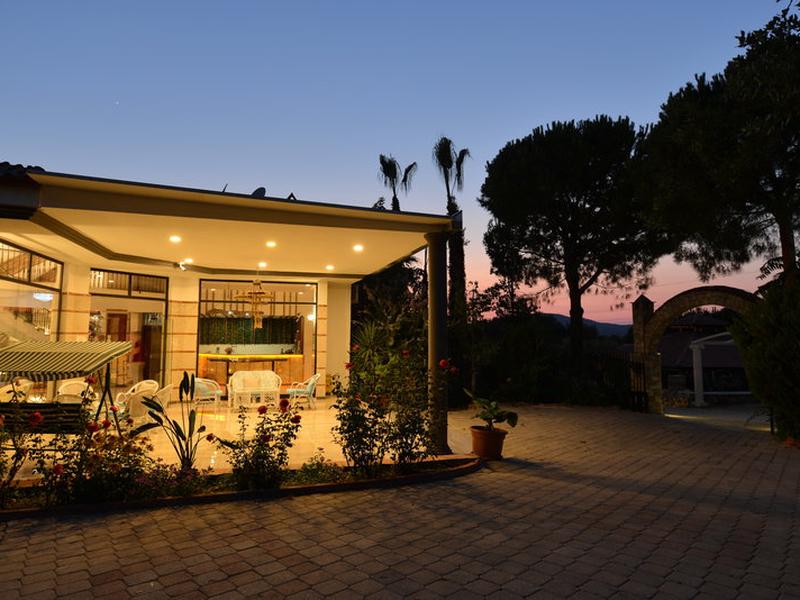 A8F9F266DB4F2320D7E6E07D54FF6E31