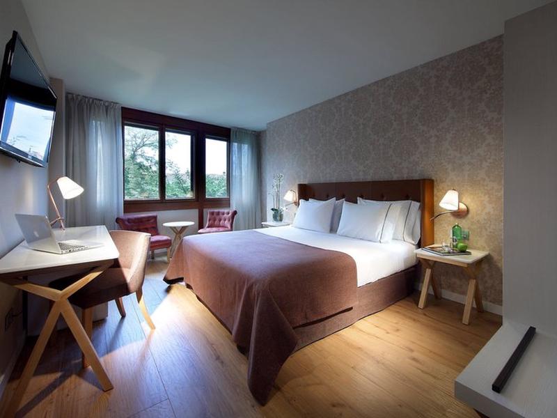 F1A2A7DFD57E68F12D6948CFAFF7DD9D