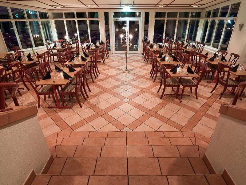 03A9F944F055ACF2F685533DEE28967C