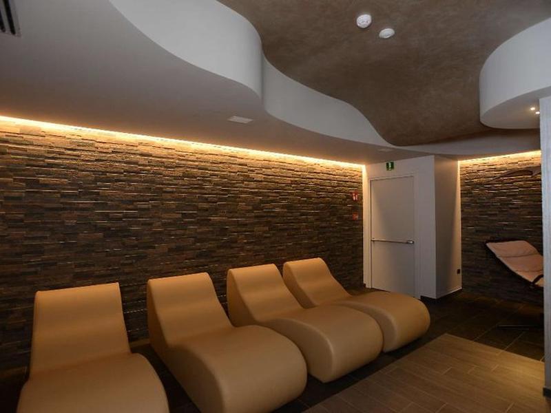 A8A8B332BAB6F6F027AB3728964F64CF