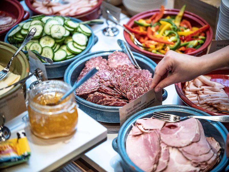 D5B8AABA2A0E243F75142AE84B2DEE04