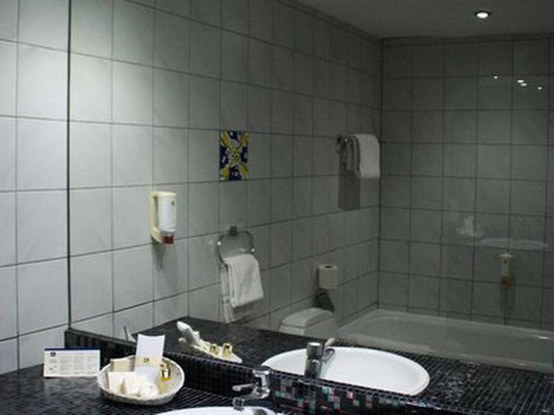 1FAE19422AEA4E84143056496E4F9DC3