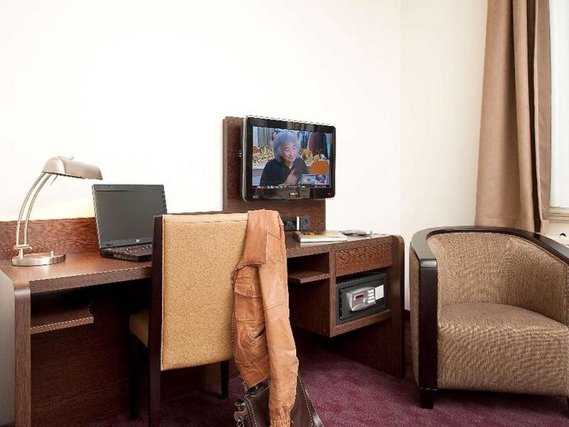 62A09B19DE43317E2591BB58B81AC214