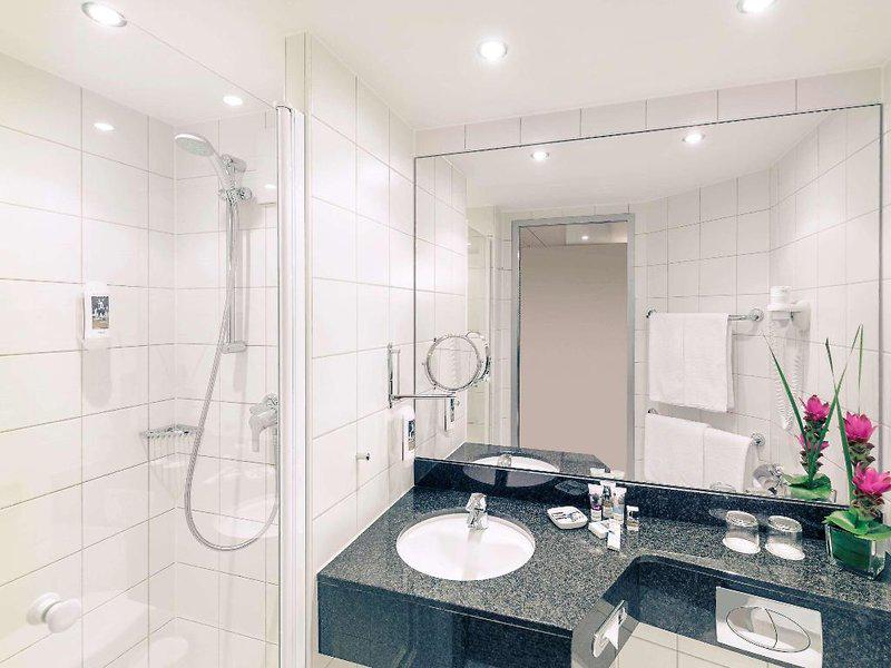 DB845C2881797218638C89D4AB88E1A5