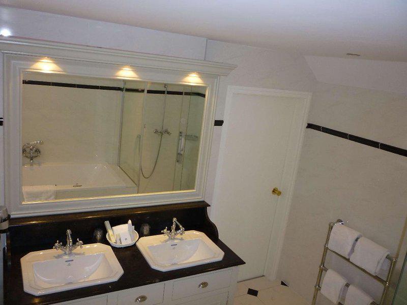 1E02EDAC6FFF8702E0F9658D4B615916