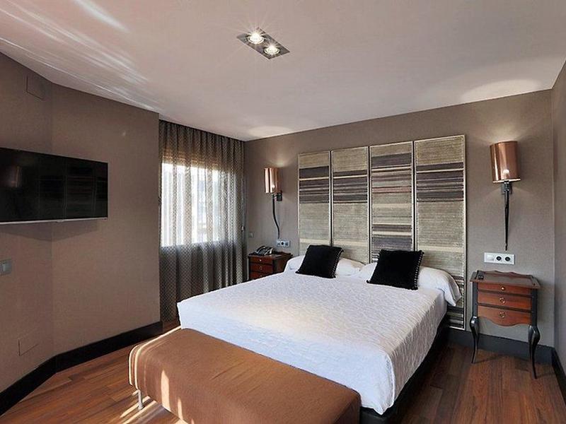 85B3683EF8ECDCBE0E00E06EF00B31FA