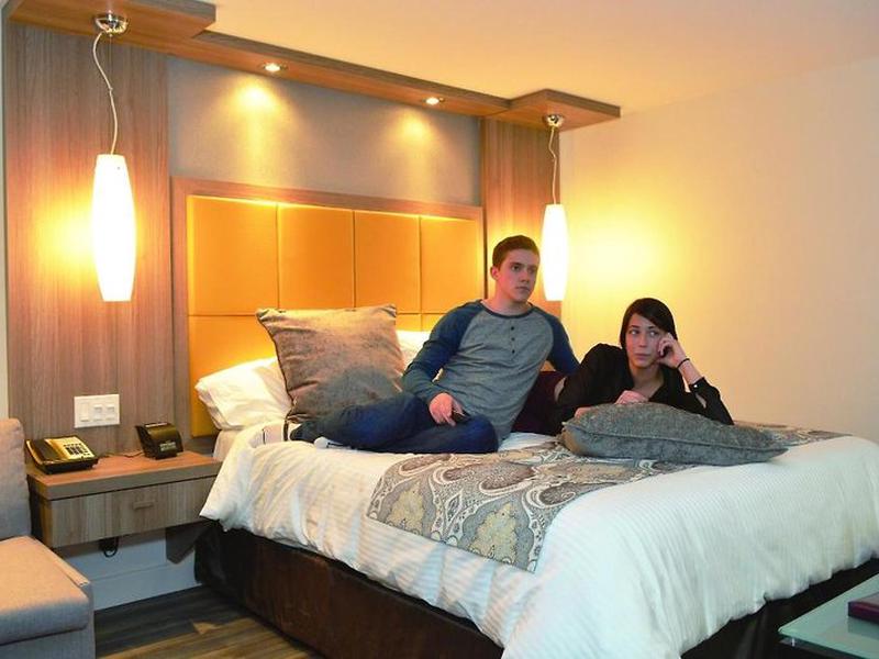 32F2AF4CE3F22D391999A5484C3E281E