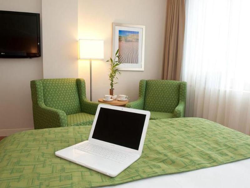 E478F9C0928BEA29ABD0AF174E293D35