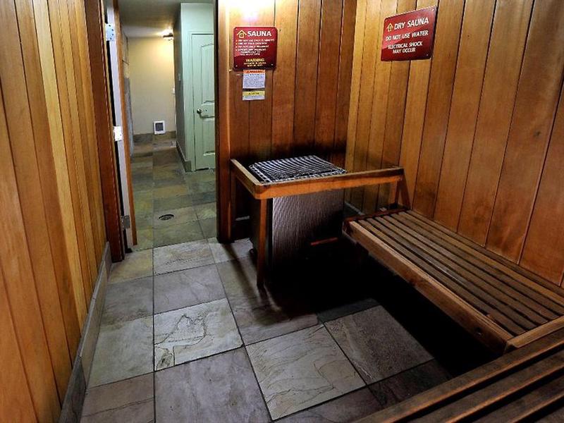 B77D0ACB9BAAA7E9956F60881F21844B