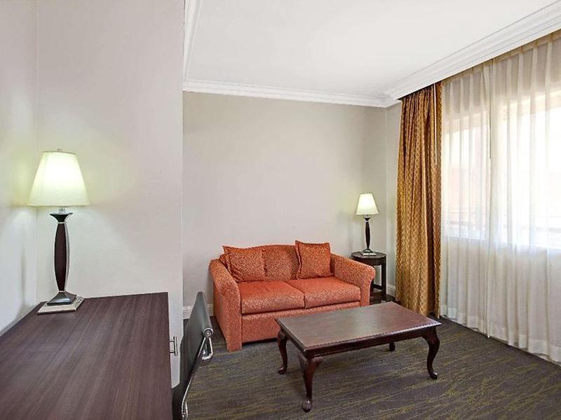 40702BE633DD894B294F18E8F3A33A79