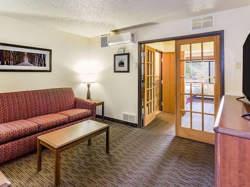 738FBAD70144F2A5AF3A0C84382C0B09