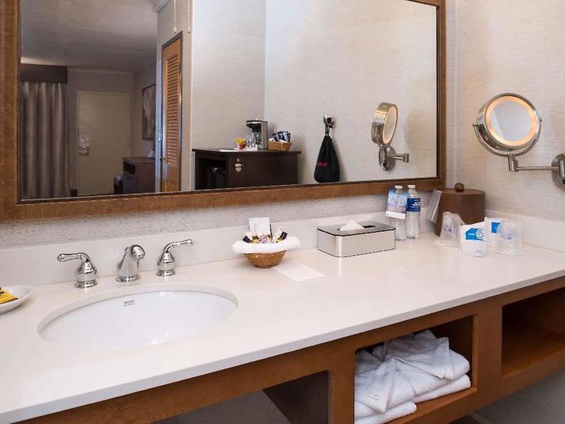 15A0DB7D2ED9E42CAA9F66076A4E1A41