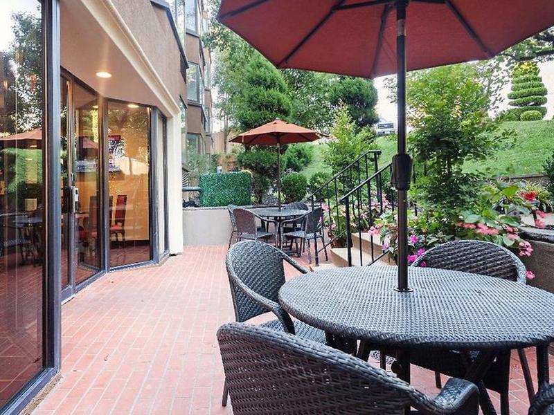 E2D6409F7C9D56C9AF3383F18377030A