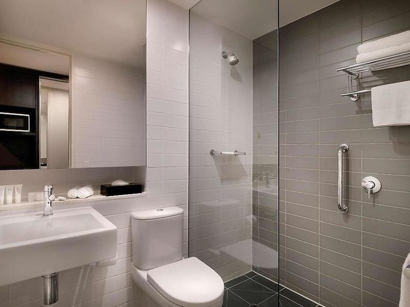 951F604C92E7A27E1D9D1C4EC3DA928C