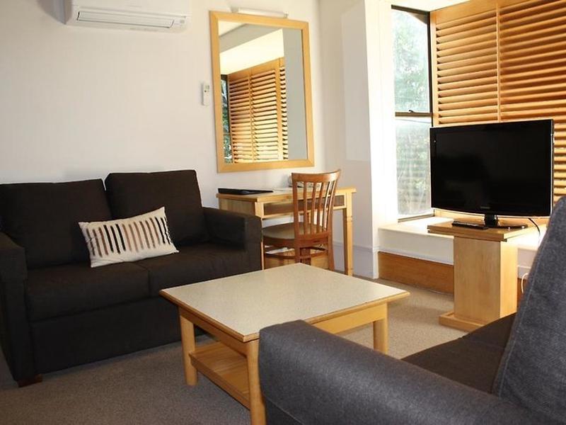 311D3F75DDCF86597D5CB3C2E9AB2E59