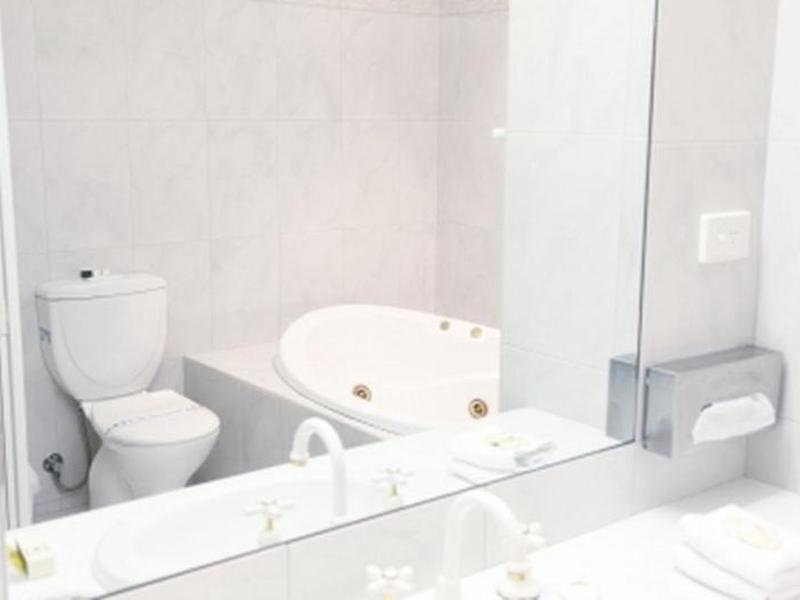 C7026613F60B2CA0555D935B8E80F90E