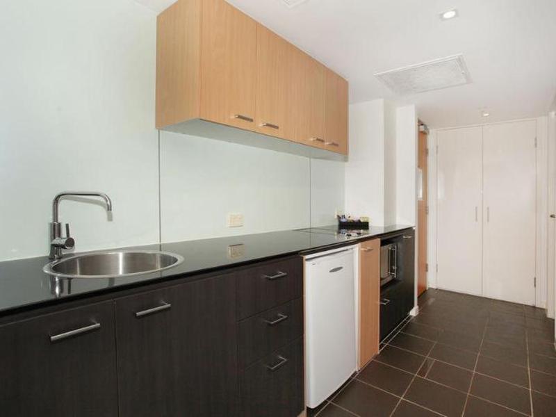 EBB7F4DEA2C8E77AA1E6DC69F7F10BE9