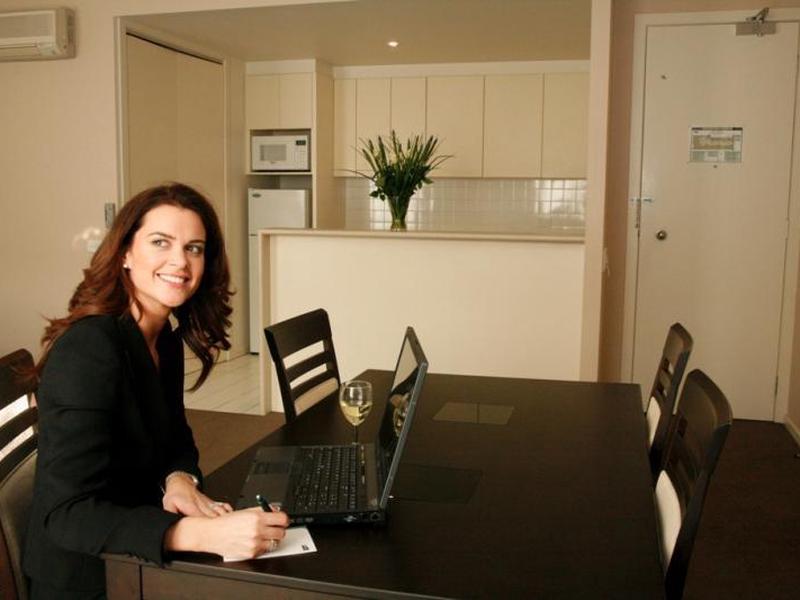 E1C2AB1A44F7D01ADEA00334CBE05128