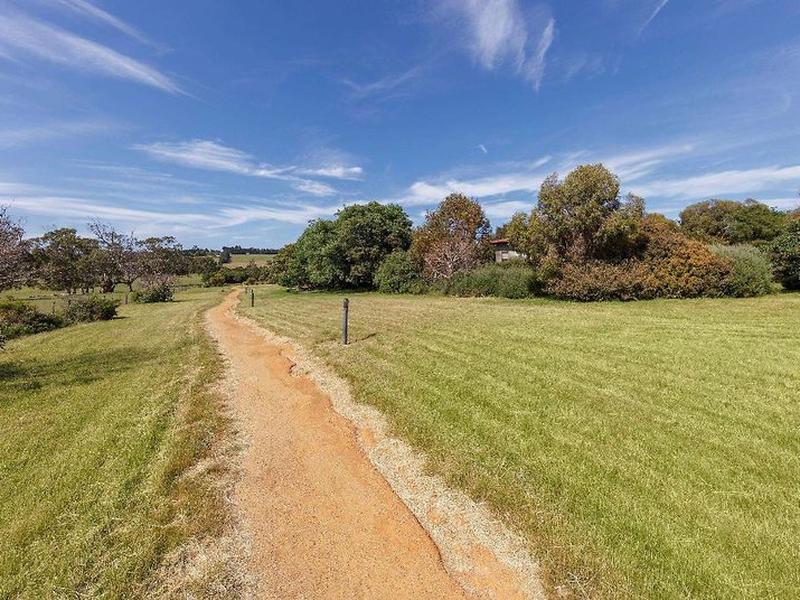 B3A1548B583E4DFEA8D613B0F436C68A