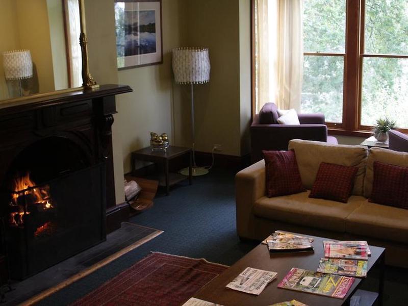 BD2B4AC67E69ABC25F55BDCD3CAE5918