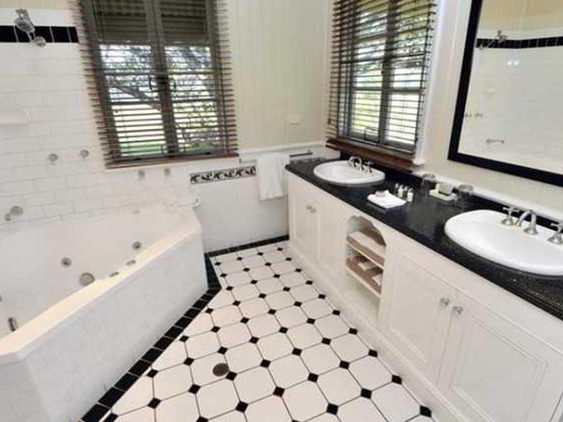 9E4358F08DF3D2A3C0AC657CCE723B37