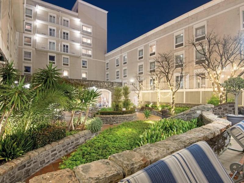 8DC3E600B7AE41DE581E298279981A0E