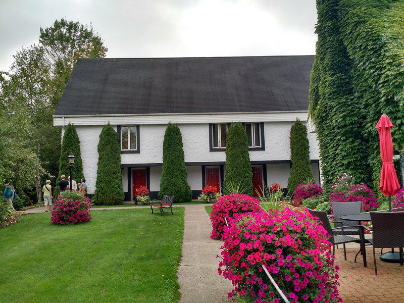 AB6C1987118343D43B3AD65A39E11E18