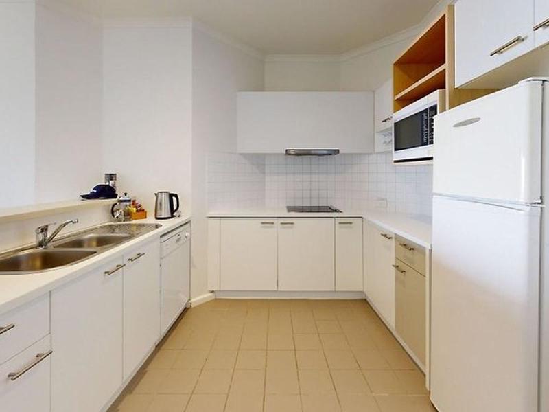 D05B4C4AB7B0F76C317EFEF73A4808A0