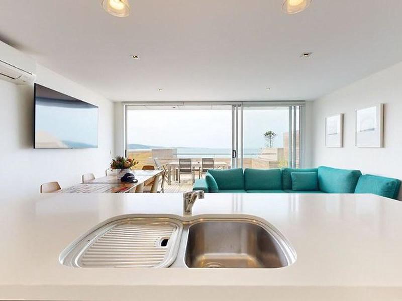 53130E1581648178D1C1571DD985FA38