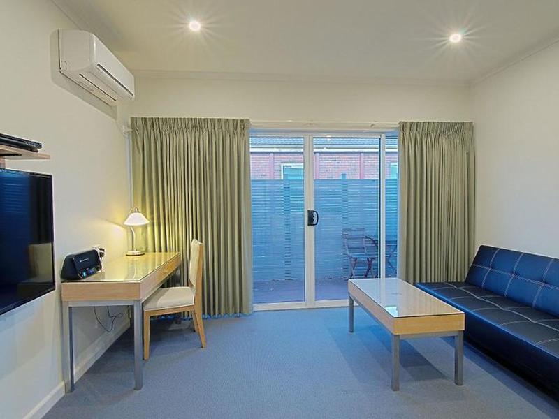 DC6A29135A1255AEA7F4BF45553FB73D