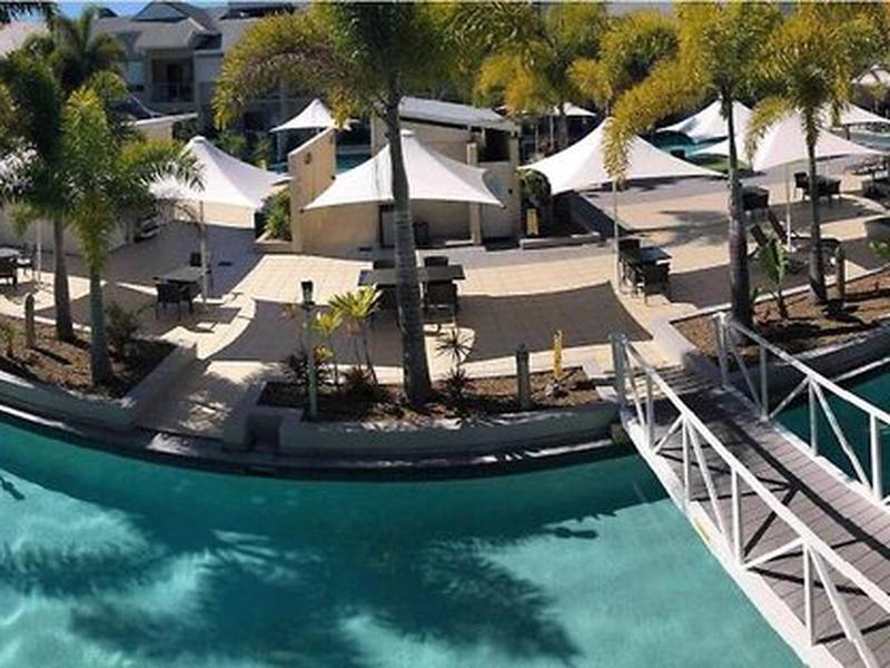 72F36330562A0DD8FF493FEC8BCE0533