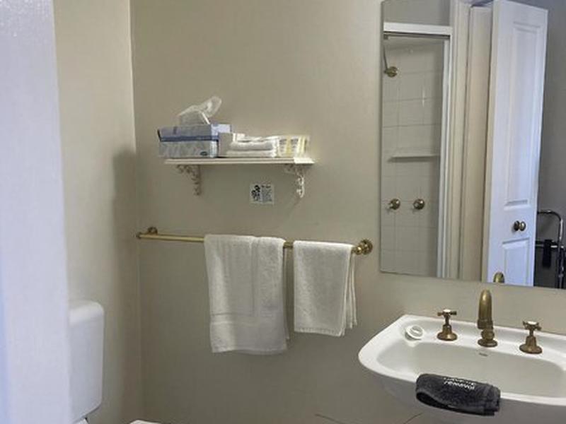 E4F7577495C6F11F42670D1DDADE571B