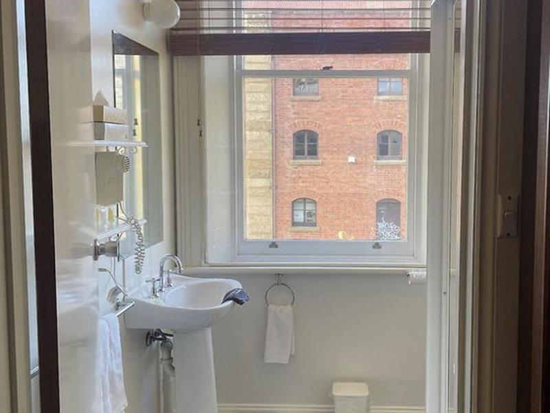 08ADC92795747E4FD48ECE8D0E1B92E3