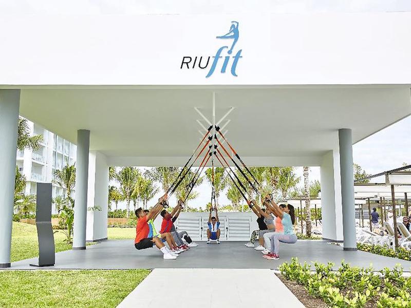 7031025CD8244AE8D7E086C53C971975