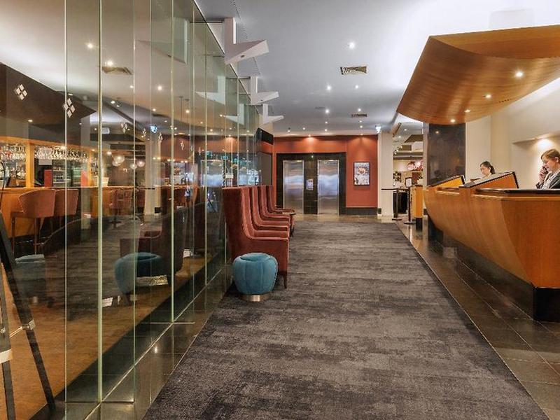 4EE1CE08F5F595A2632025D17AC6A51E