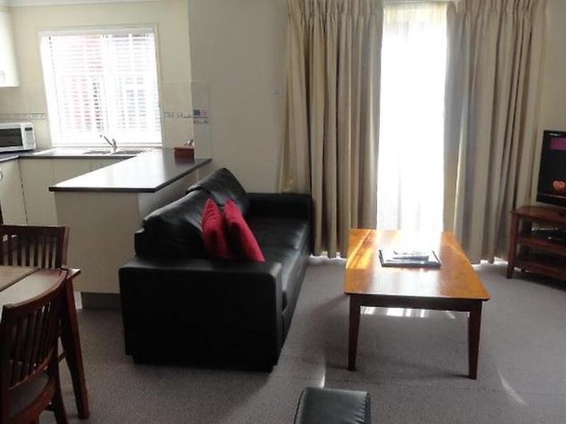 8C02D3C986957115ED772564F60568CB